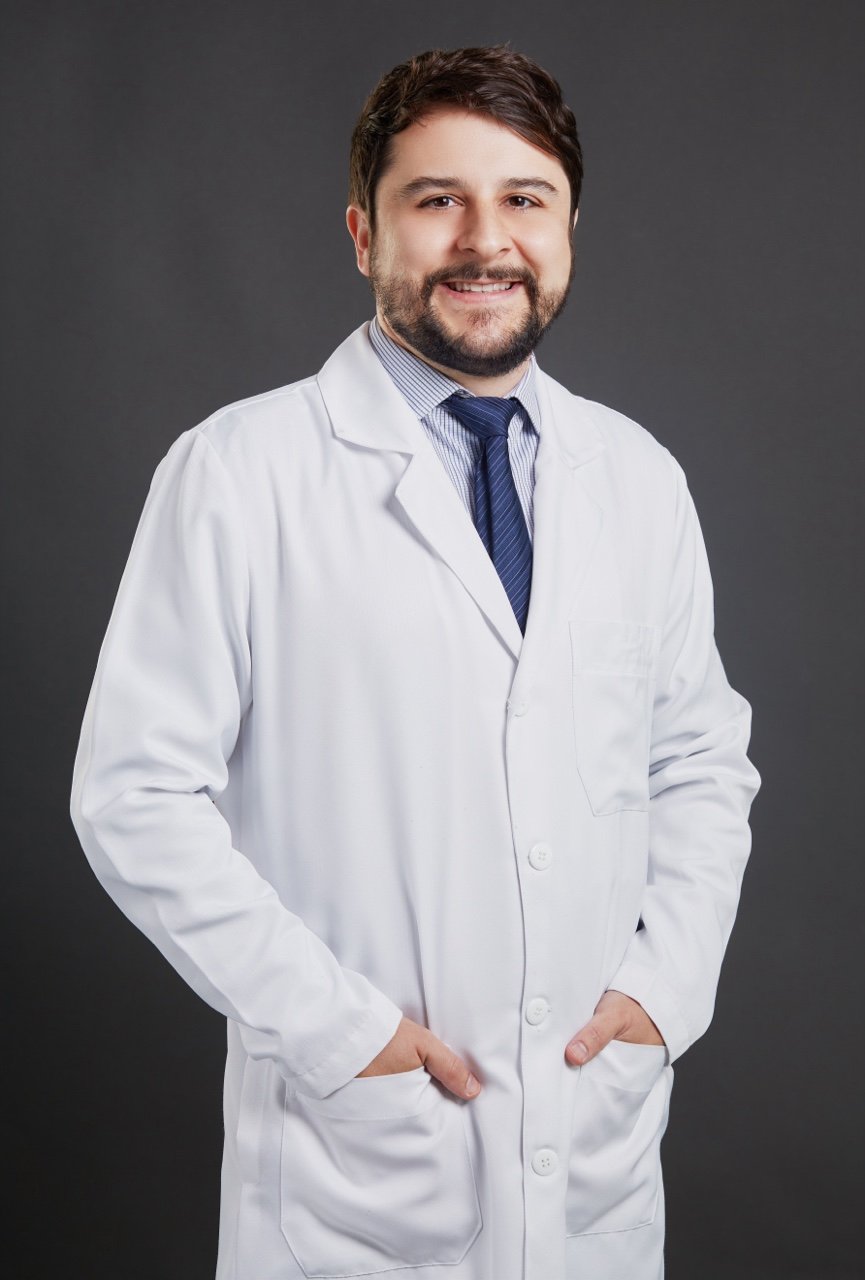 Dr. Youri Andrikopoulos, médico coloproctologista em Higienópolis, especialista em tratamento de hemorroida a laser